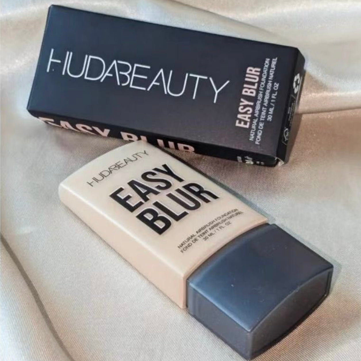 Easy blur fondotinta huda beauty 30ml